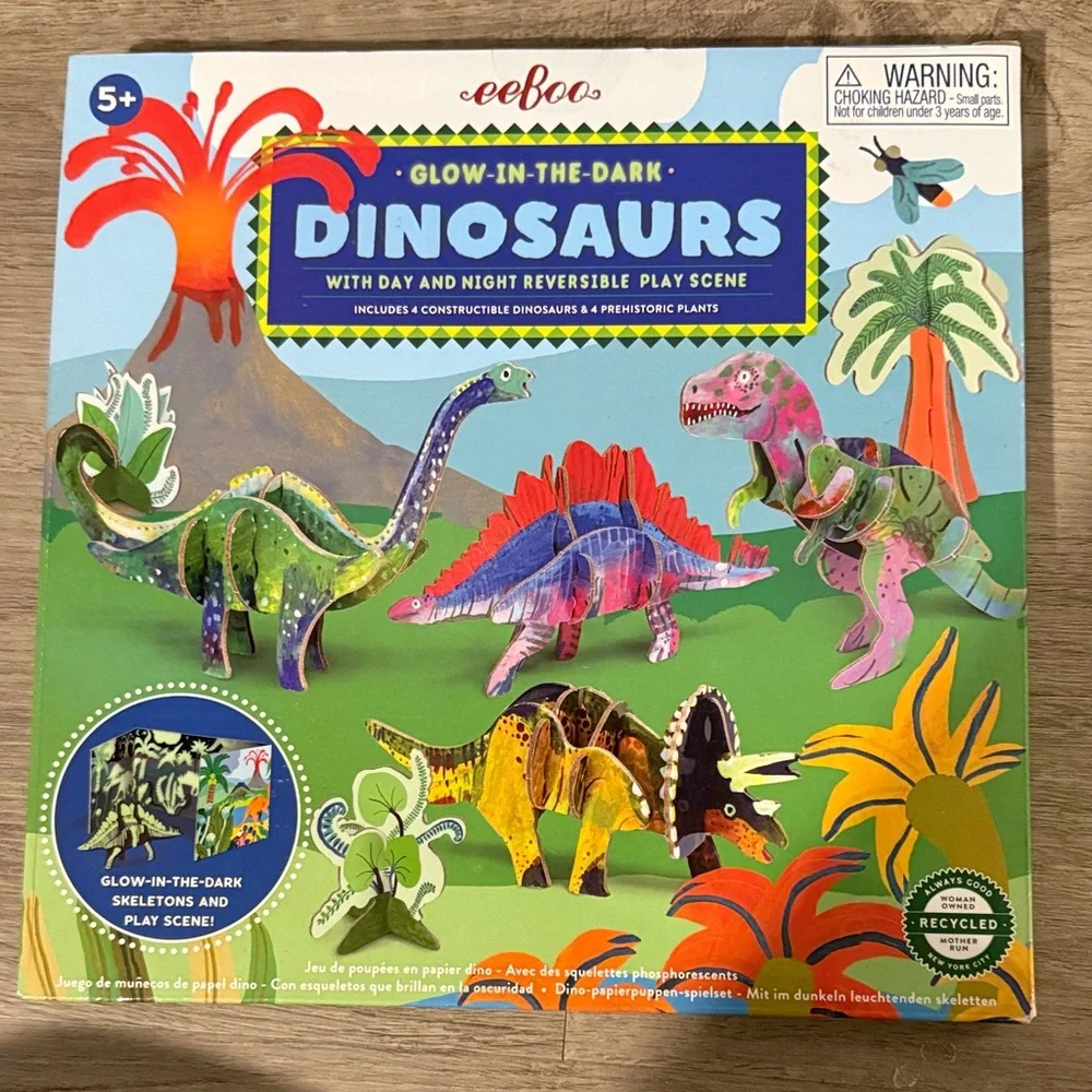 eeBoo Glow-in-the-Dark Dinosaur Adventure Set